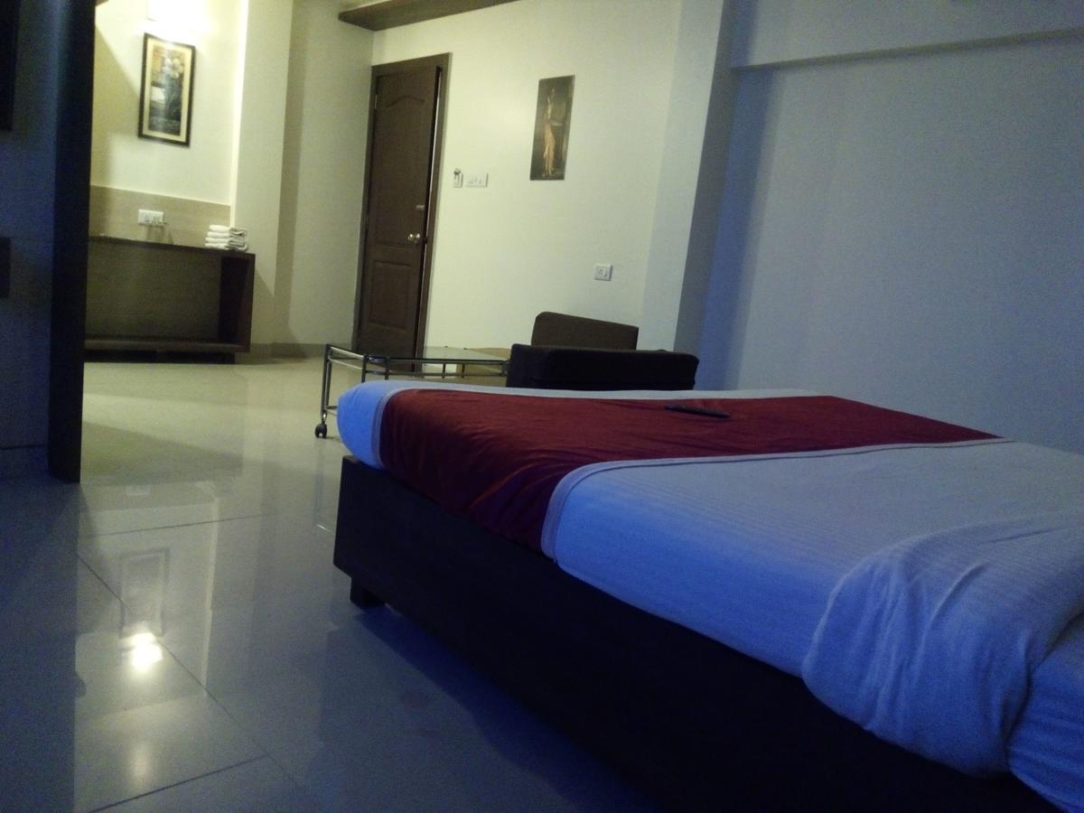 Hotel Veer Residency Panvel Exterior foto