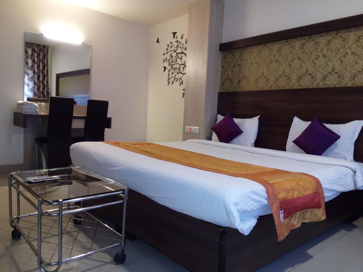 Hotel Veer Residency Panvel Exterior foto