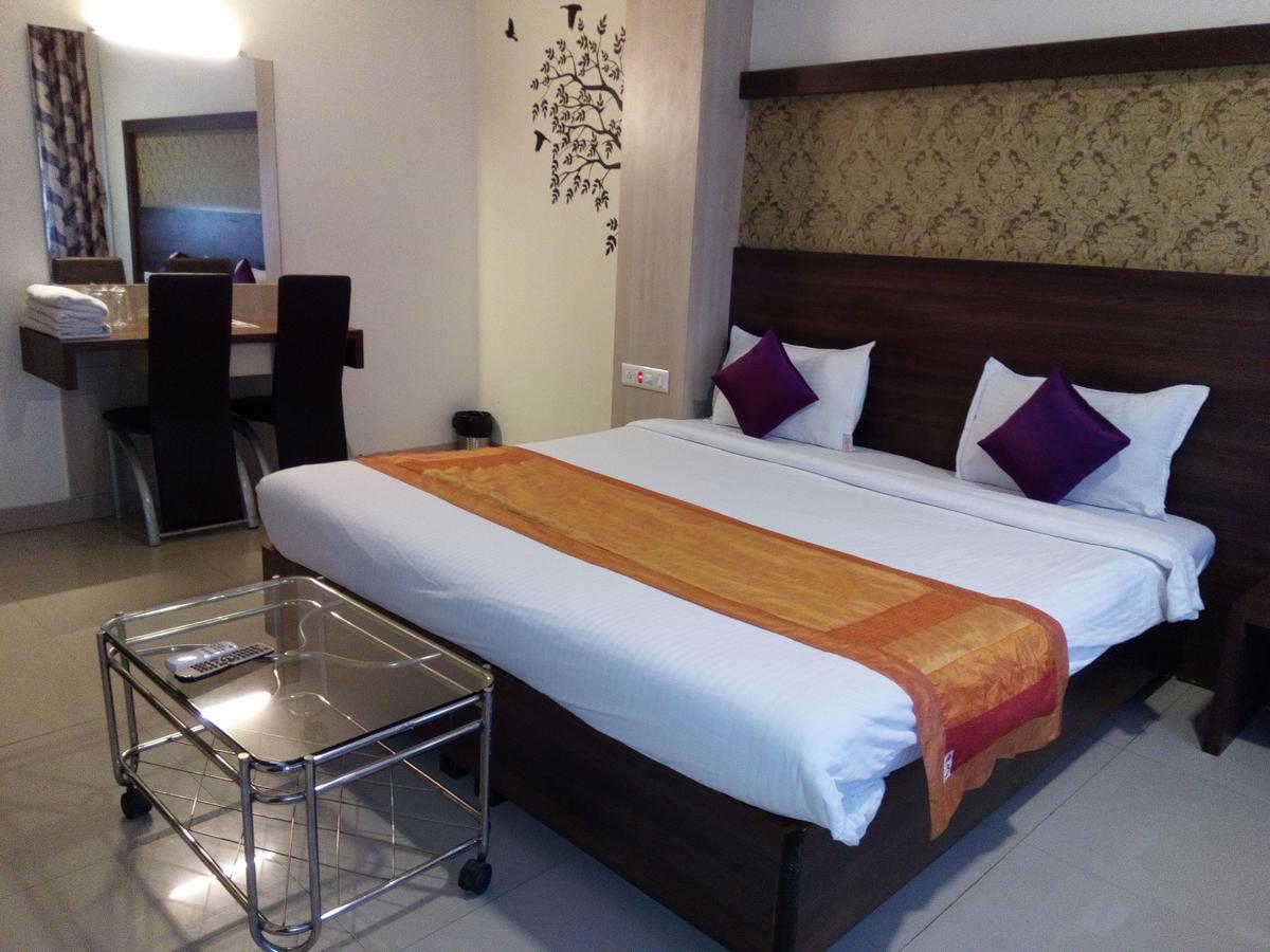 Hotel Veer Residency Panvel Exterior foto